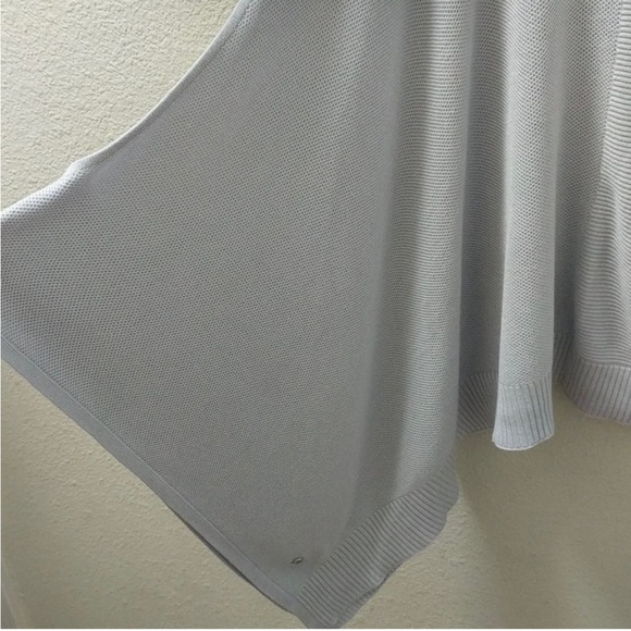 Lululemon Forward Flow Cape - Picture 5 of 6